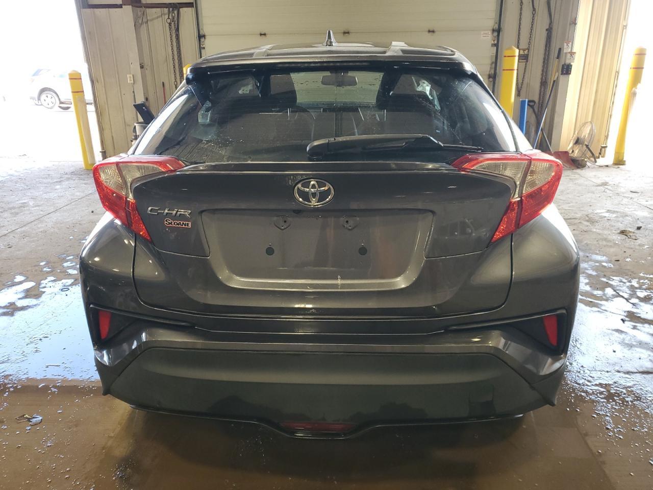 2018 TOYOTA C-HR XLE - Image 6