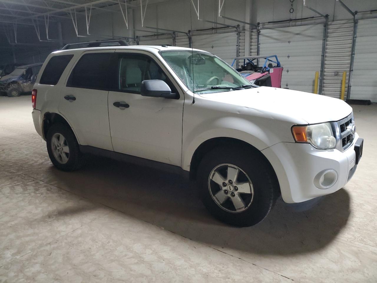 2010 FORD ESCAPE XLT - Image 4
