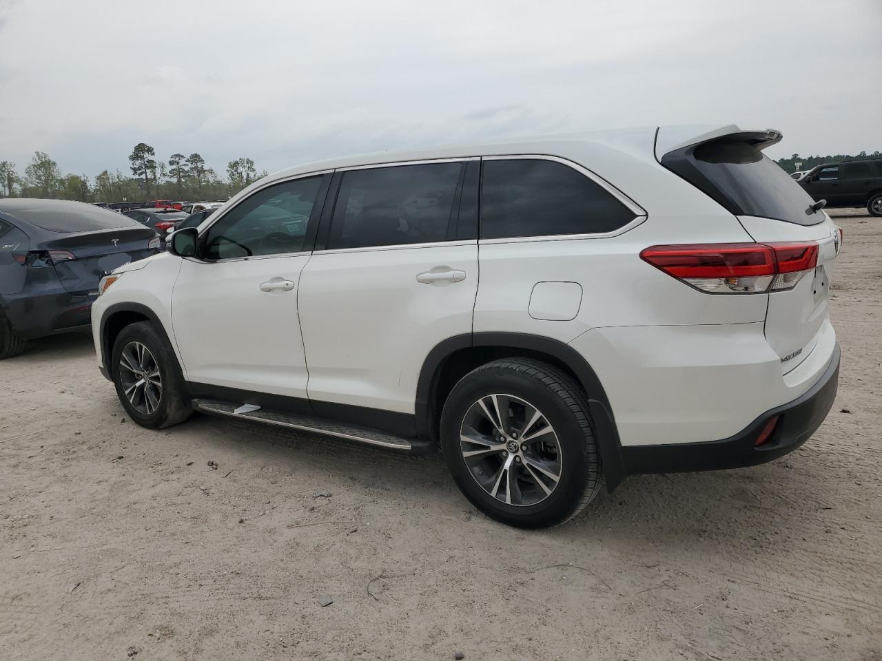 2019 TOYOTA HIGHLANDER - Image 2