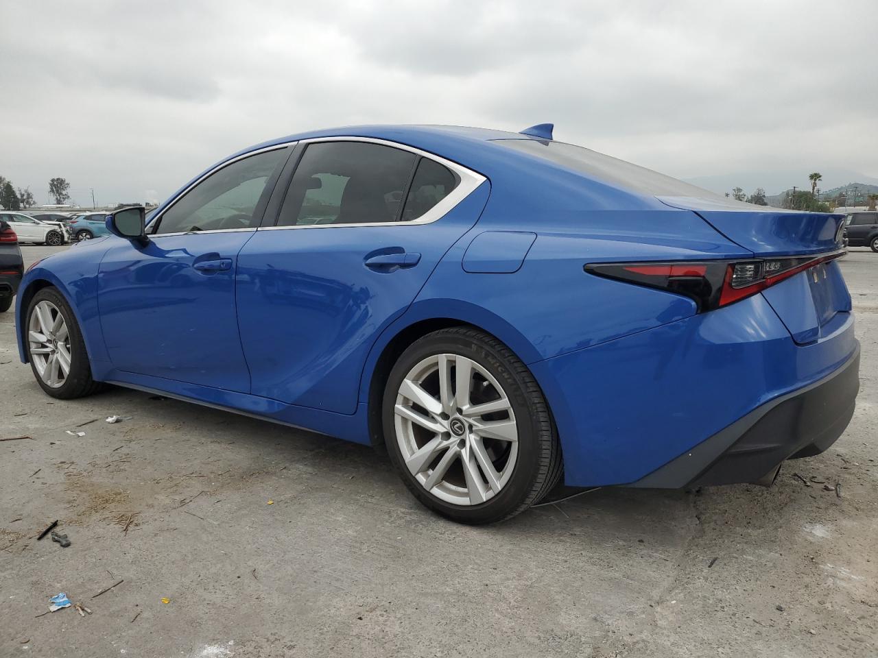 2022 LEXUS IS 300 - Фото 2