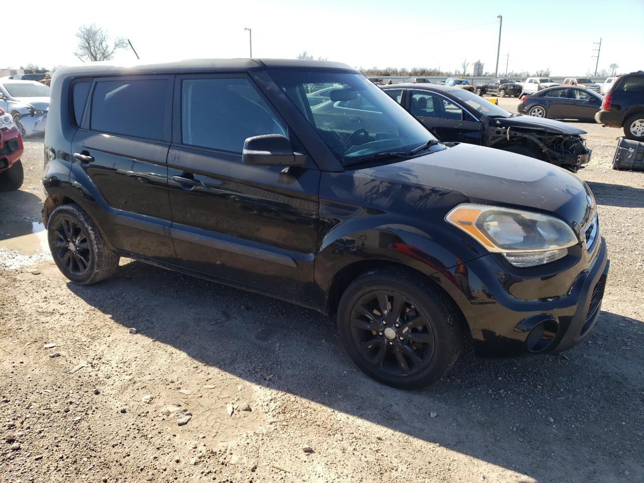 2013 KIA SOUL + - Image 4