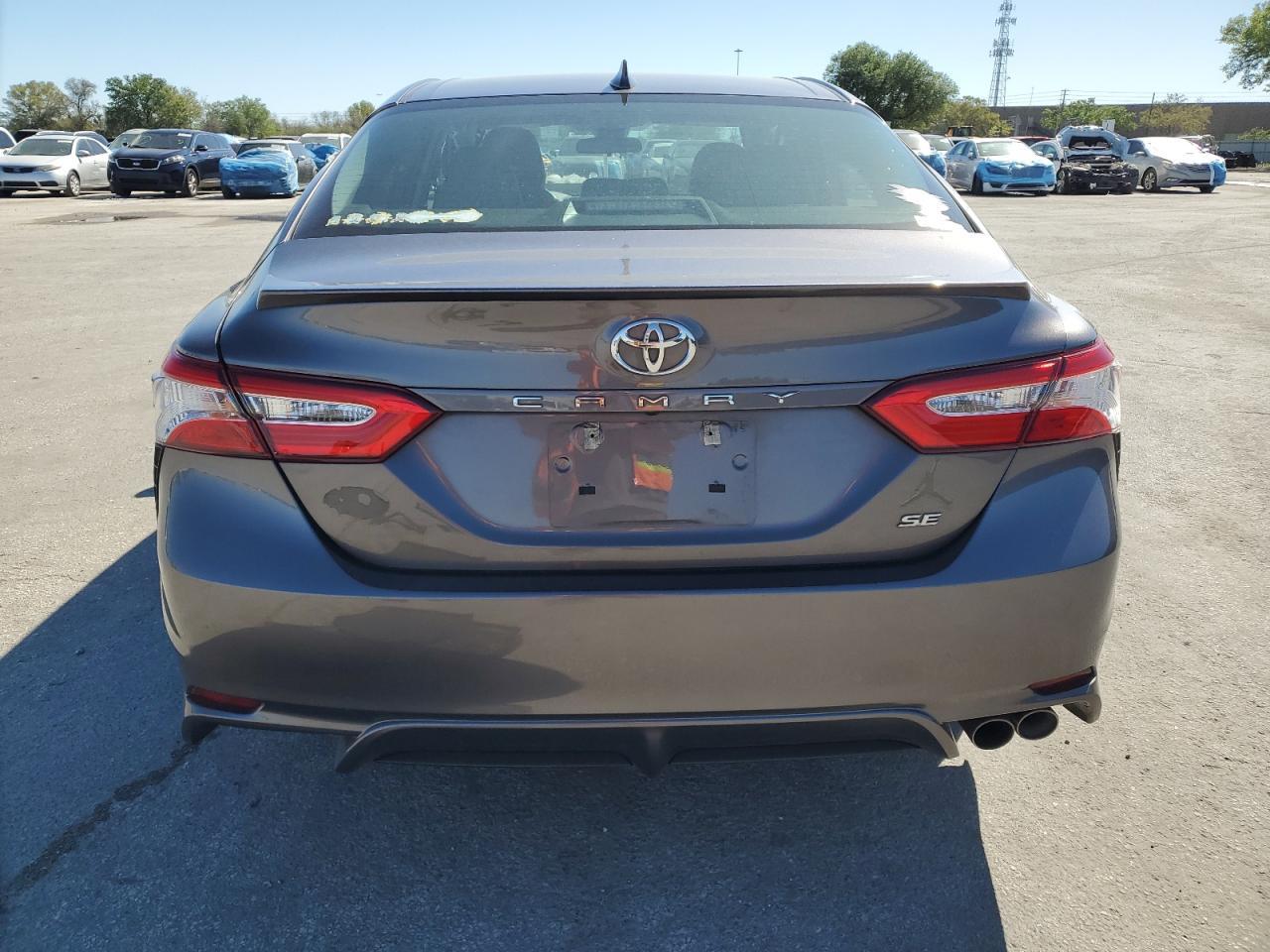 2020 TOYOTA CAMRY SE - Фото 6