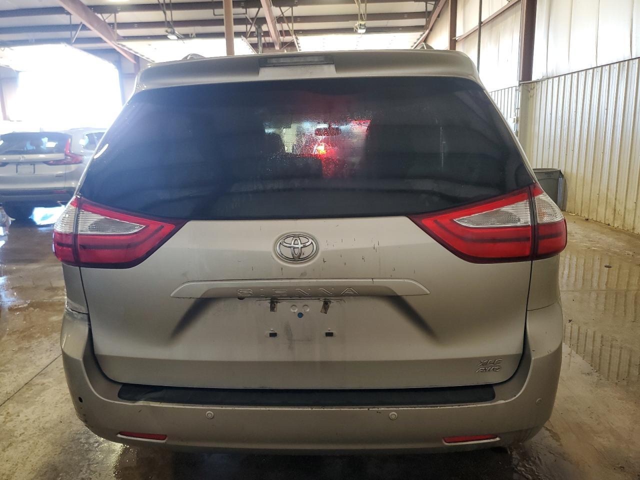 2015 TOYOTA SIENNA XLE - Фото 6