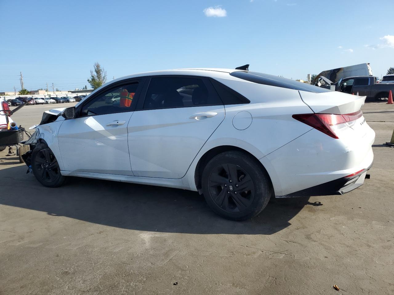 2022 HYUNDAI ELANTRA SE - Фото 2