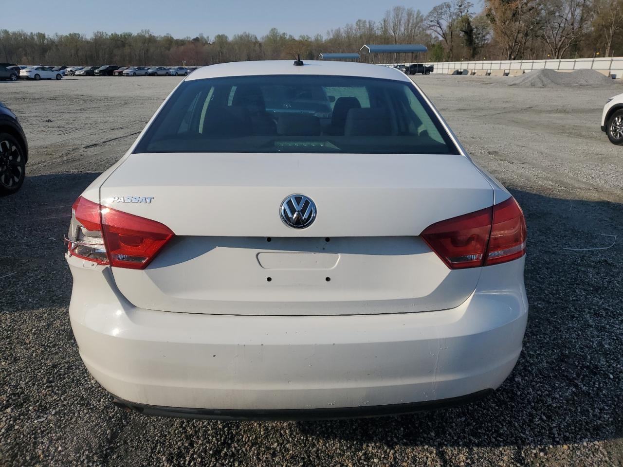 2014 VOLKSWAGEN PASSAT S - Image 6
