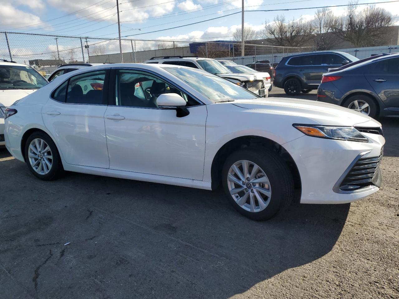2024 TOYOTA CAMRY LE - Фото 4