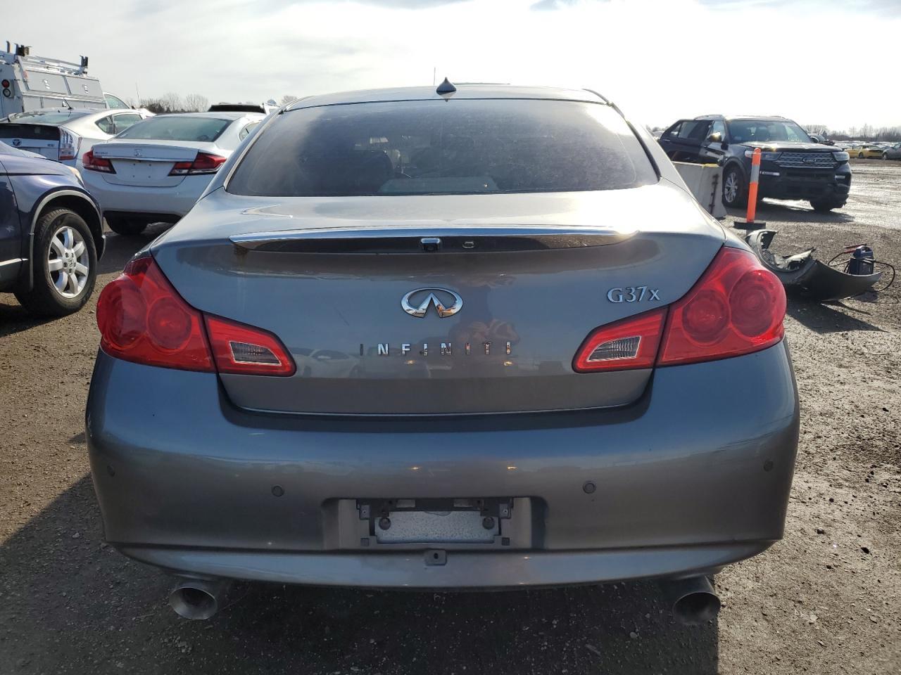 2011 INFINITI G37 - Image 6
