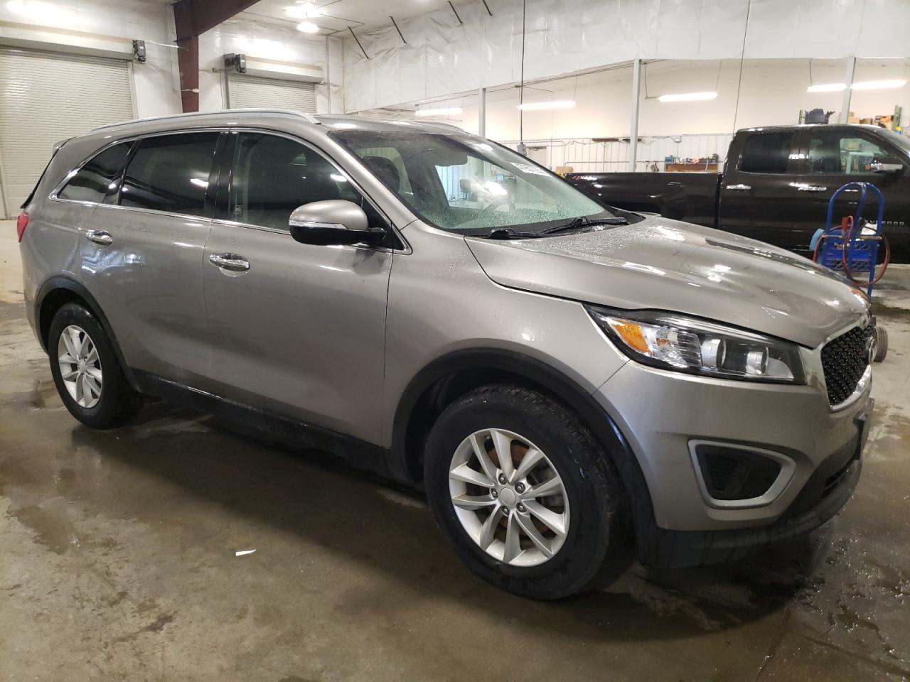 2017 KIA SORENTO LX - Image 4
