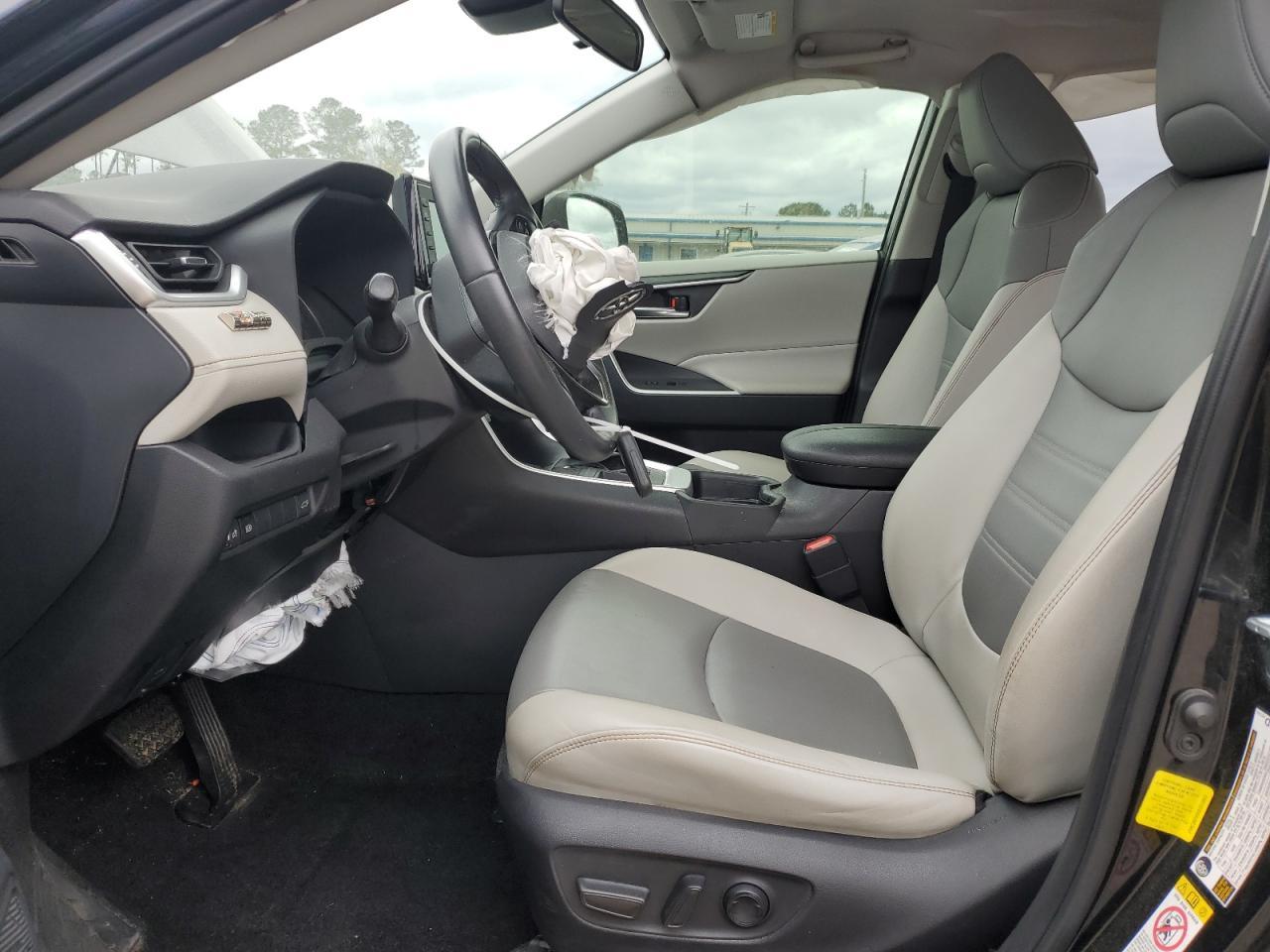 2019 TOYOTA RAV4 XLE P - Фото 7
