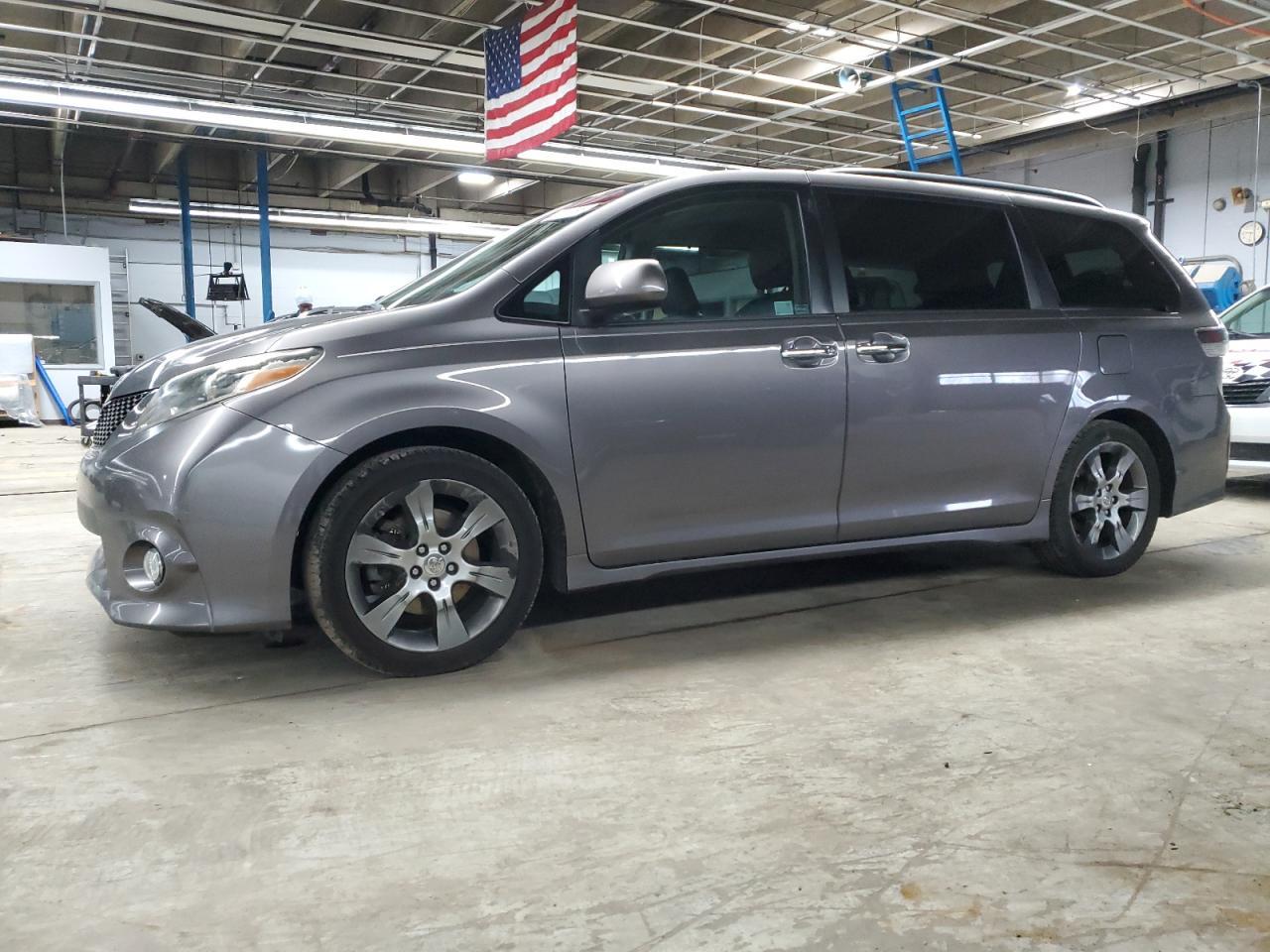 2015 TOYOTA SIENNA SPO