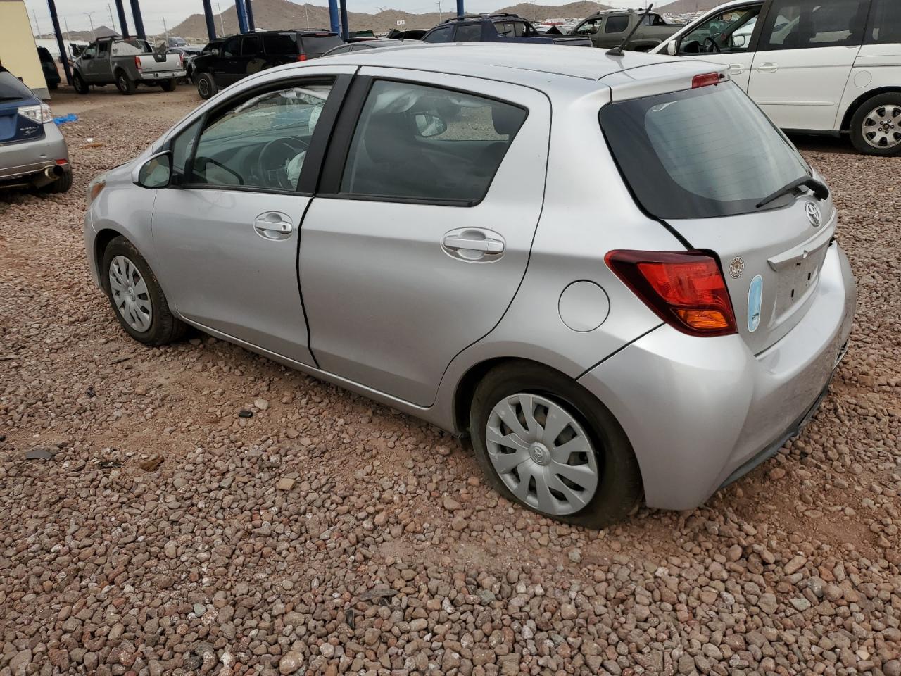 2017 TOYOTA YARIS L - Фото 2