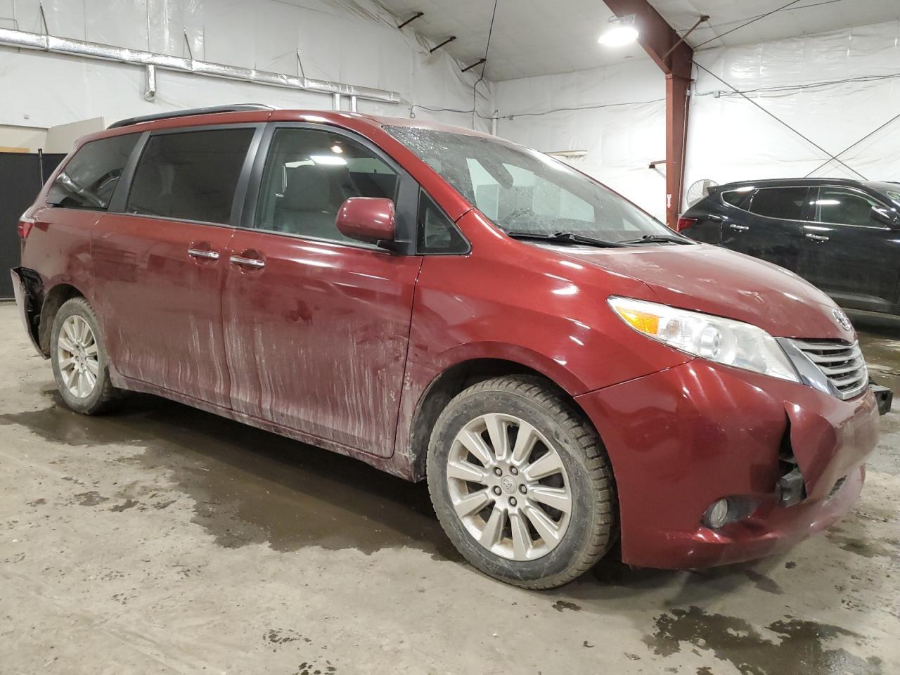 2015 TOYOTA SIENNA XLE - Фото 4
