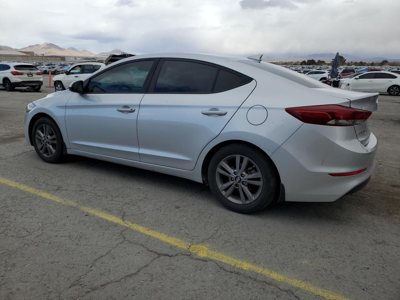 2018 HYUNDAI ELANTRA SE - Фото 2