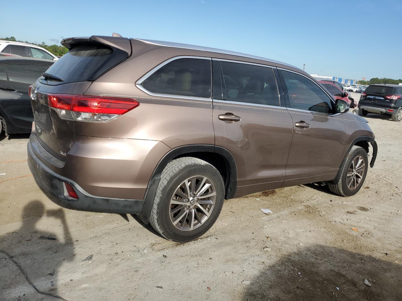 2018 TOYOTA HIGHLANDER - Image 3