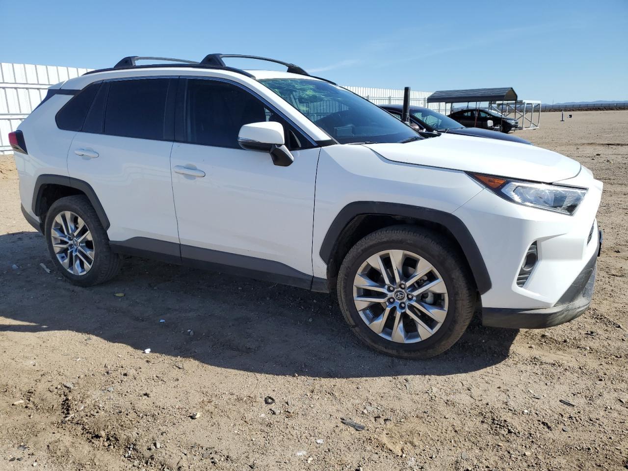 2020 TOYOTA RAV4 XLE P - Фото 4