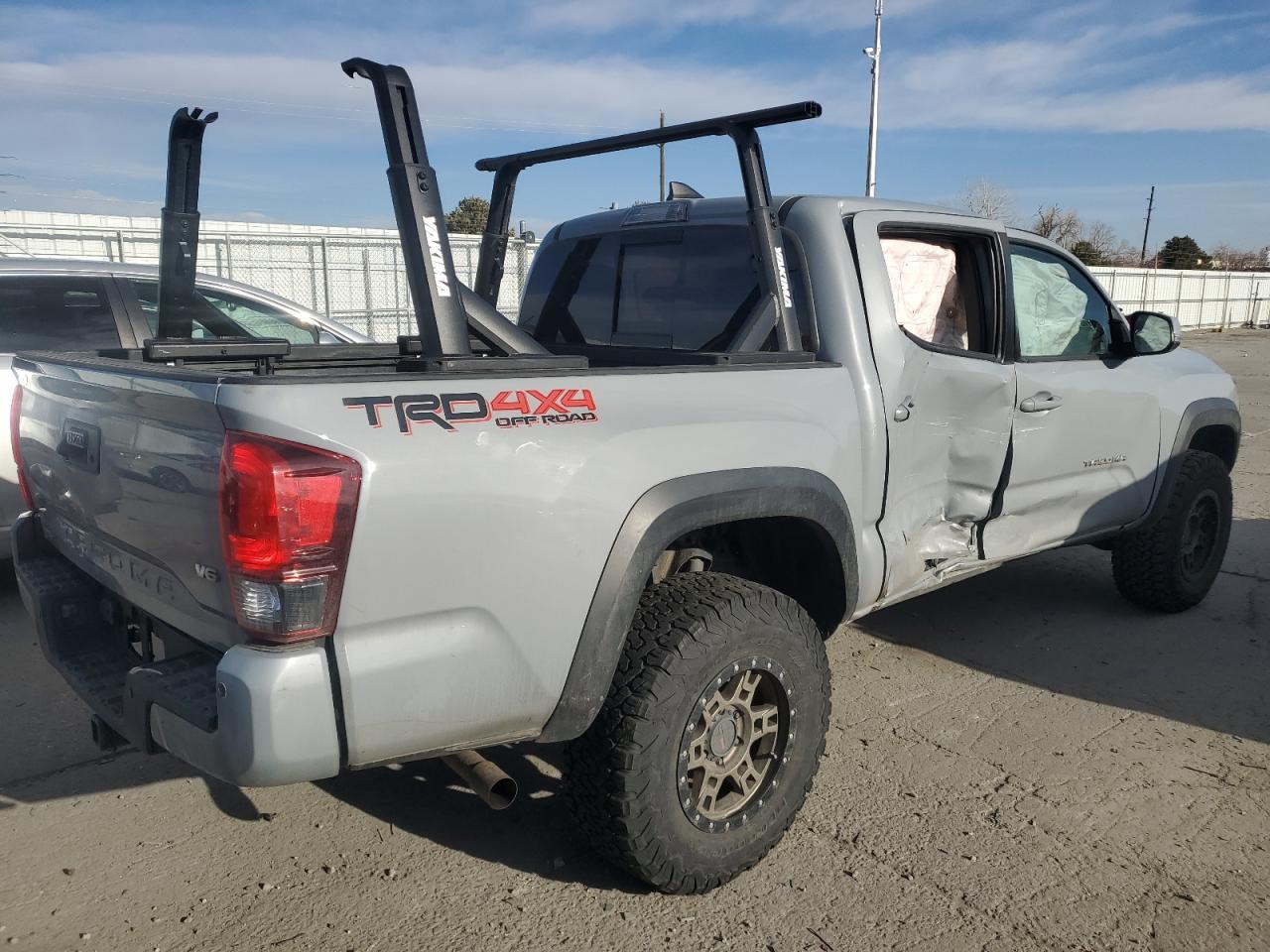 2019 TOYOTA TACOMA DOU - Фото 3