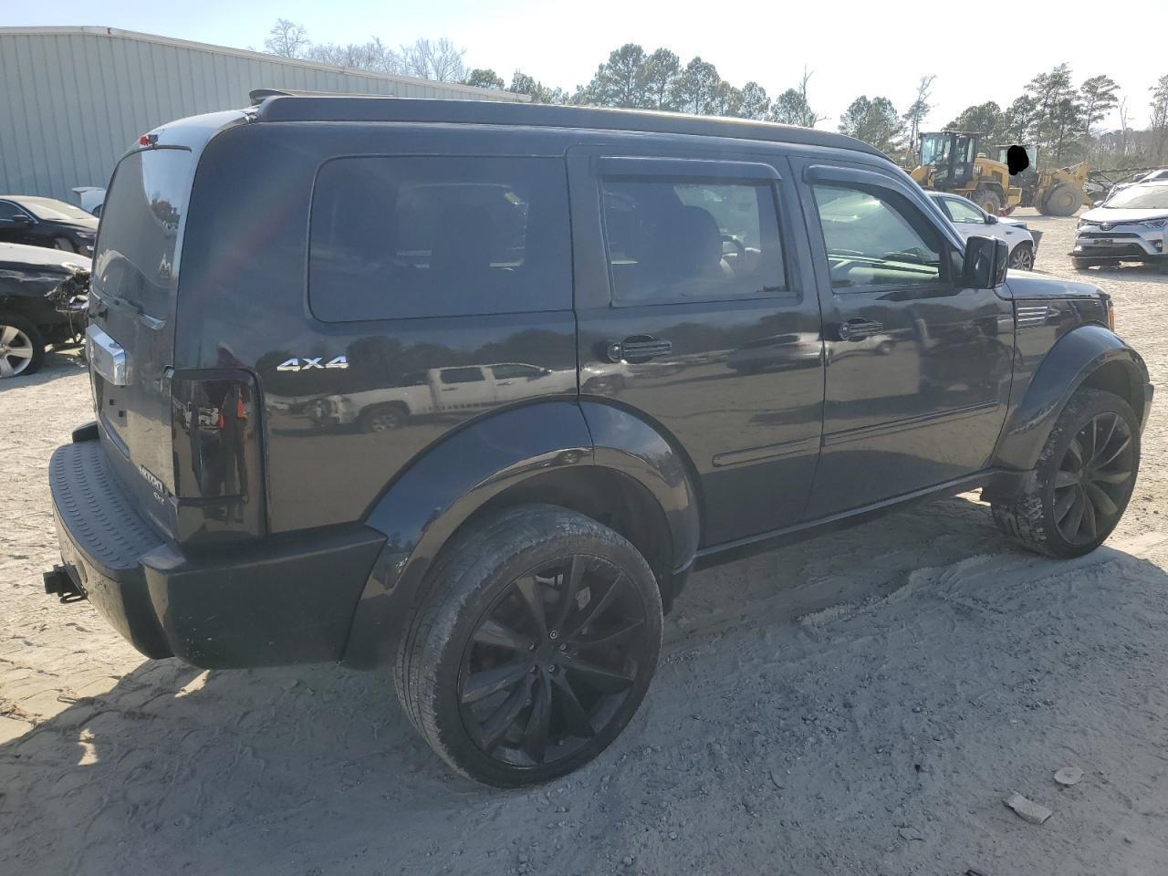 2010 DODGE NITRO SXT - Image 3