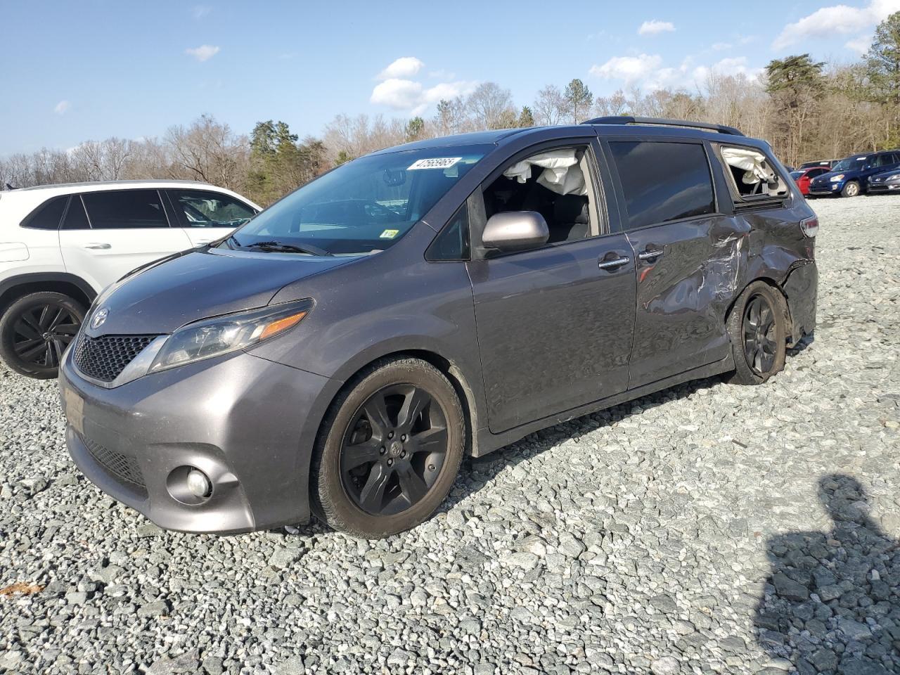 2015 TOYOTA SIENNA SPO
