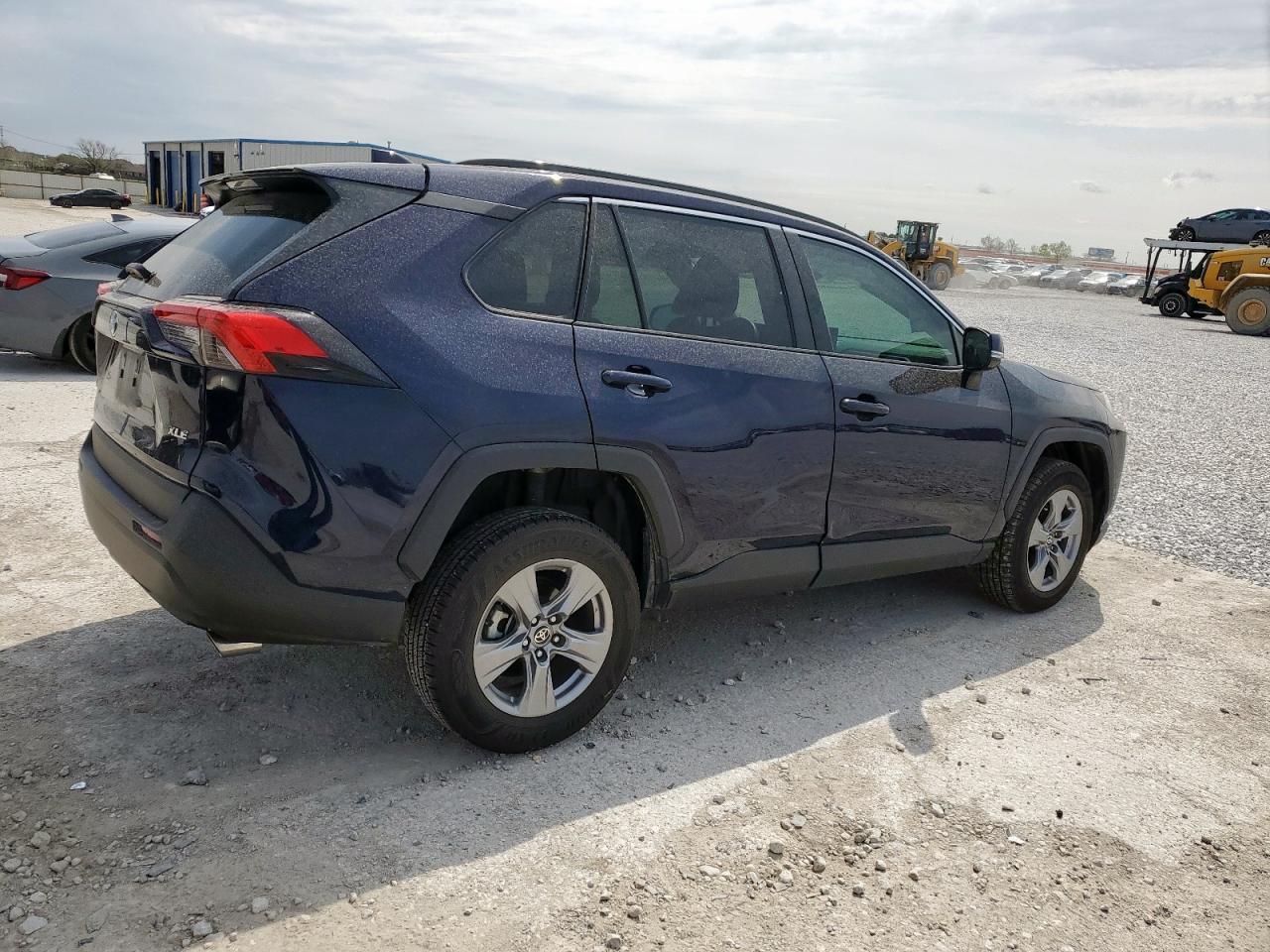 2022 TOYOTA RAV4 XLE - Image 3
