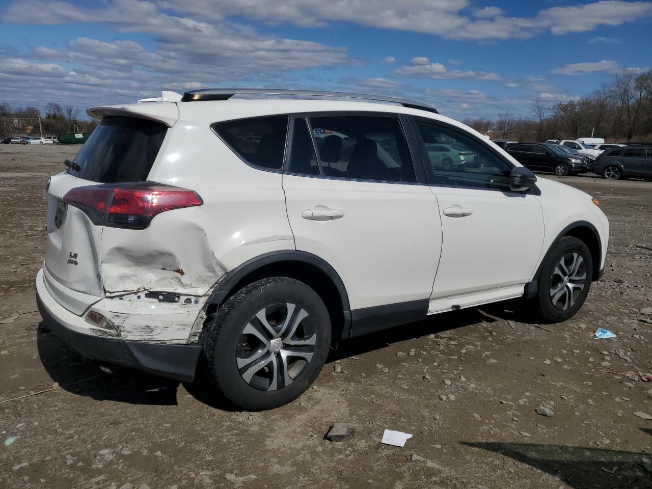 2017 TOYOTA RAV4 LE - Фото 3