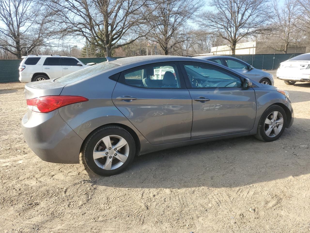 2013 HYUNDAI ELANTRA GL - Image 3