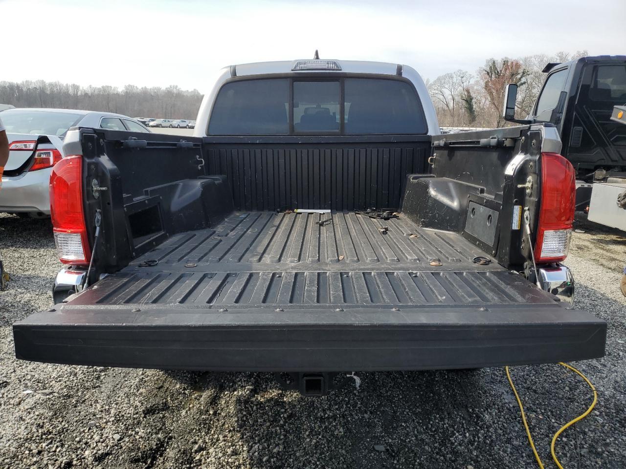 2017 TOYOTA TACOMA DOU - Фото 6