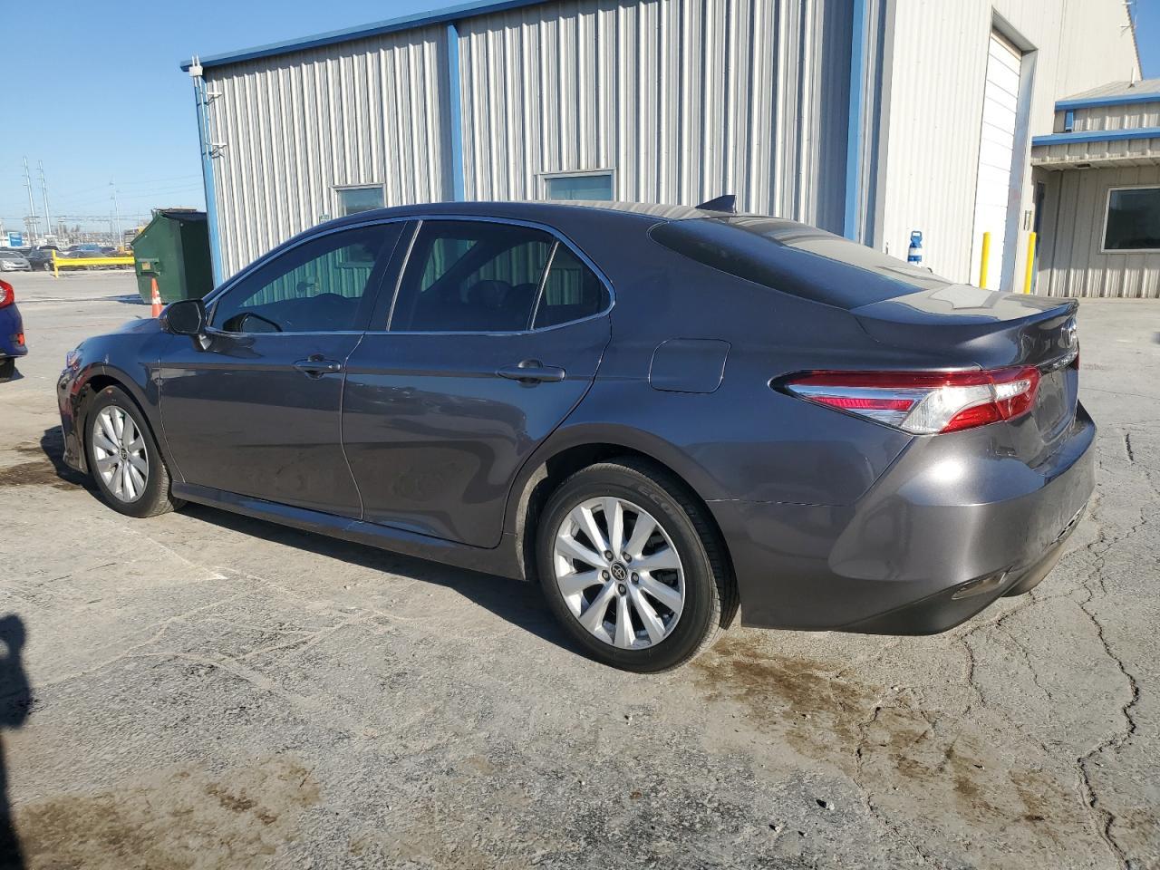 2020 TOYOTA CAMRY LE - Фото 2