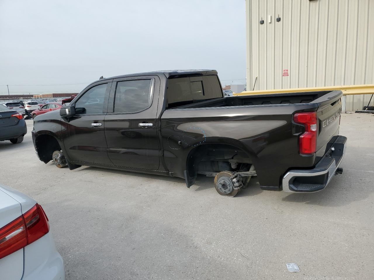 2019 CHEVROLET SILVERADO - Фото 2