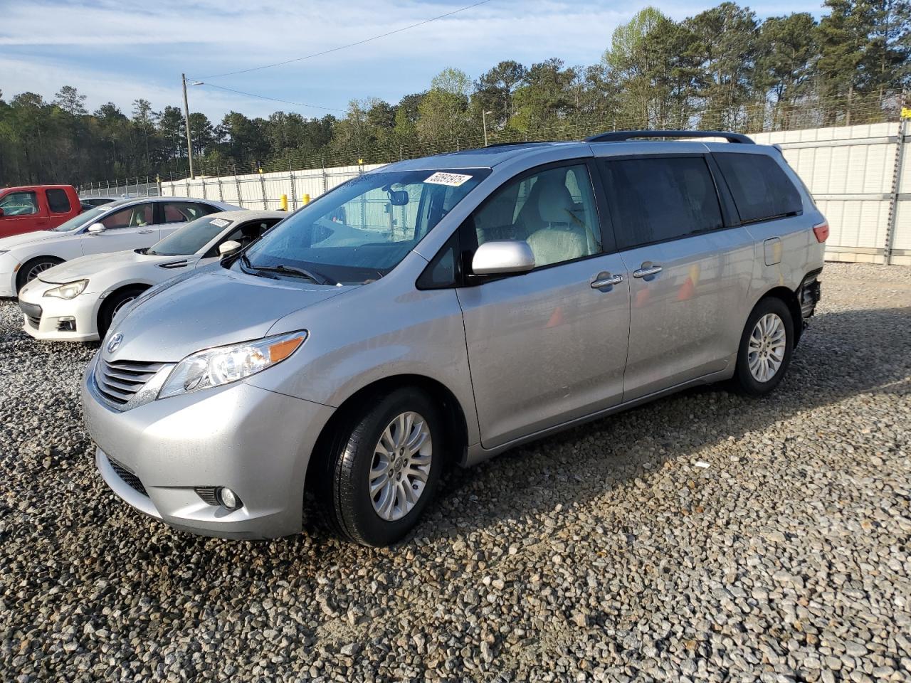 2015 TOYOTA SIENNA XLE
