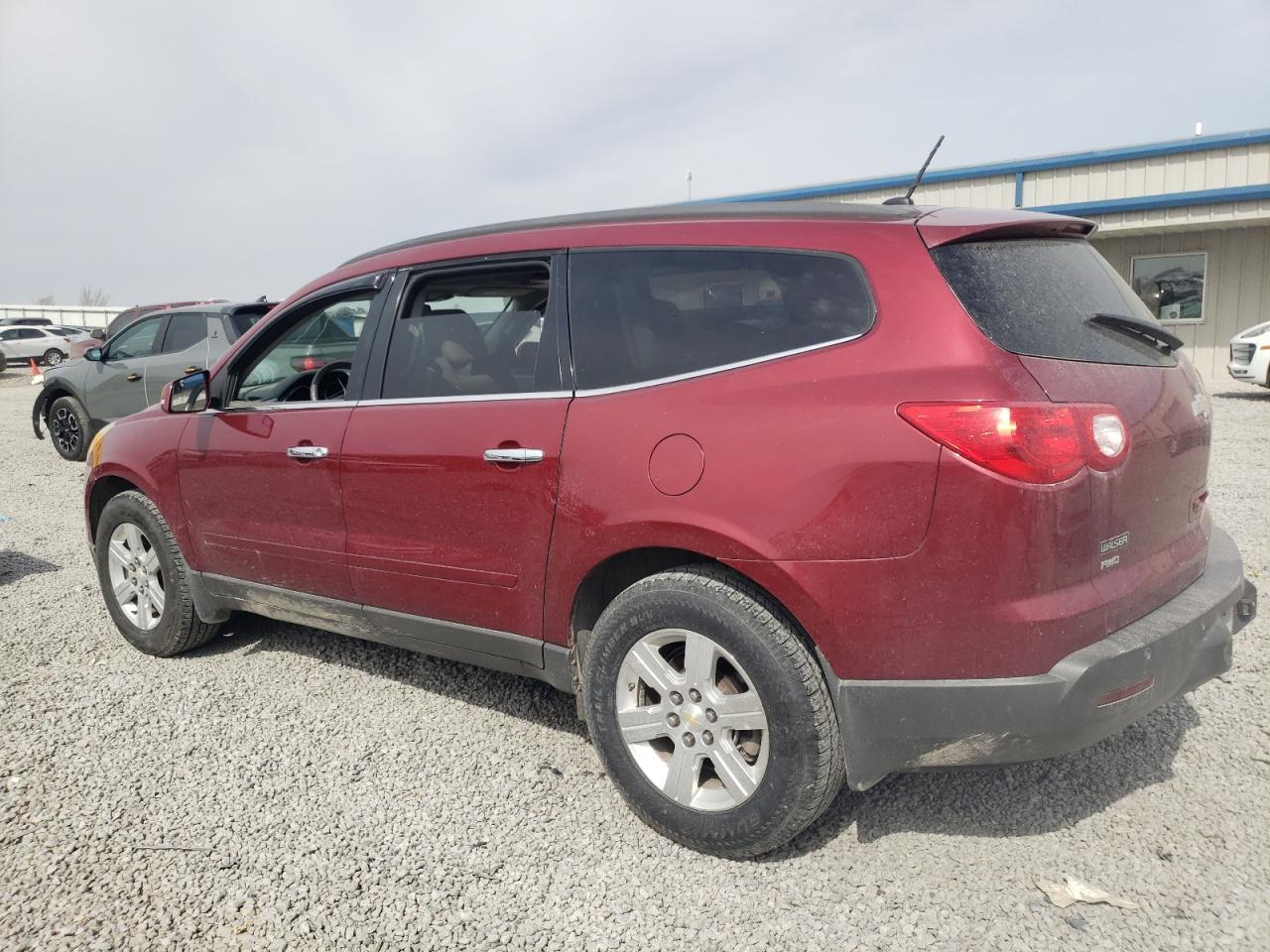 2011 CHEVROLET TRAVERSE L - Image 2