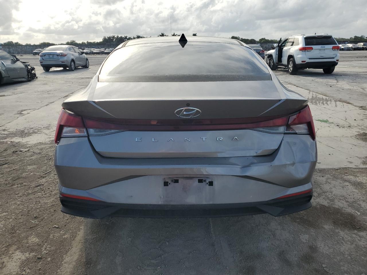 2022 HYUNDAI ELANTRA SE - Фото 6