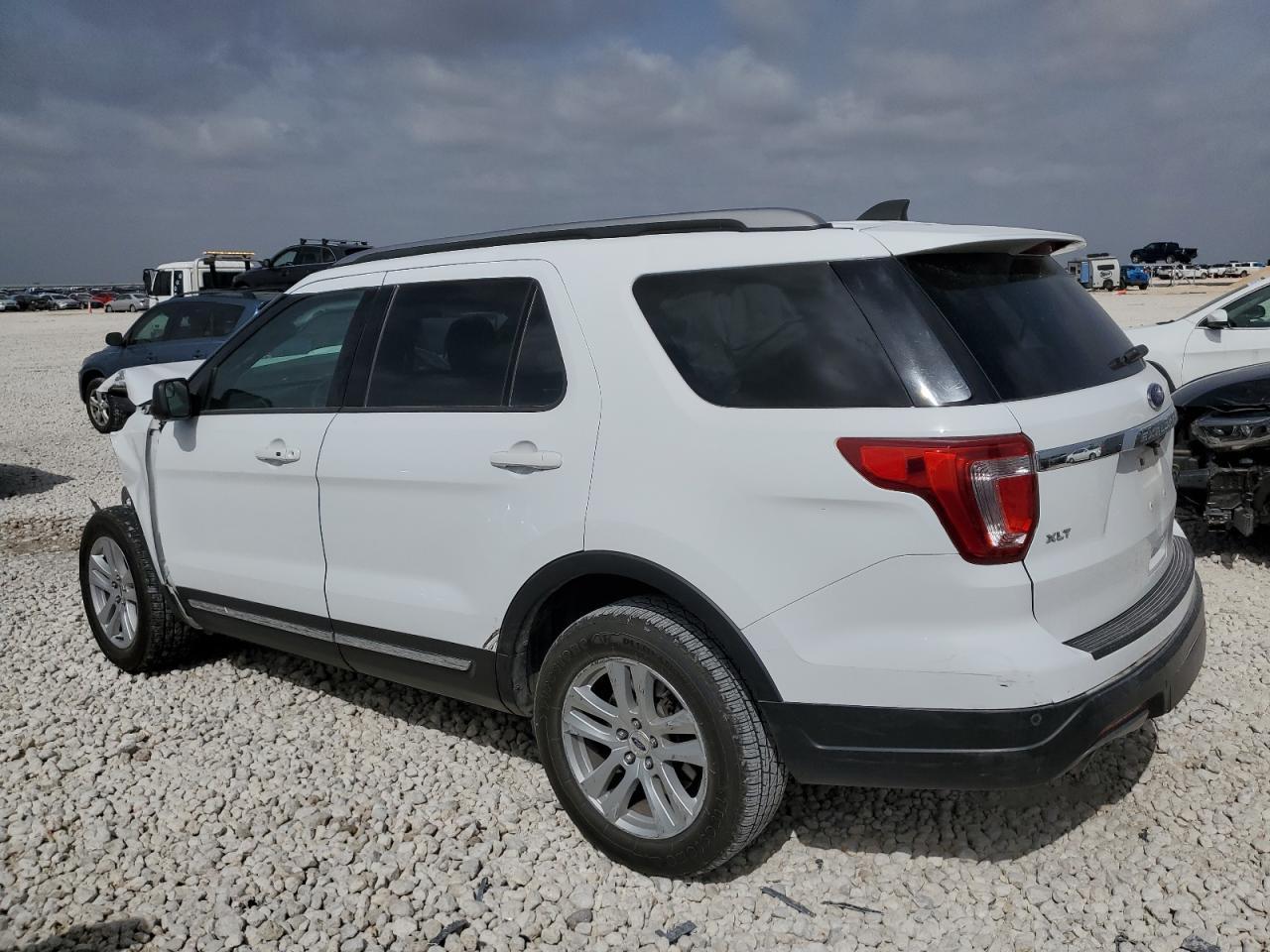 2018 FORD EXPLORER X - Image 2