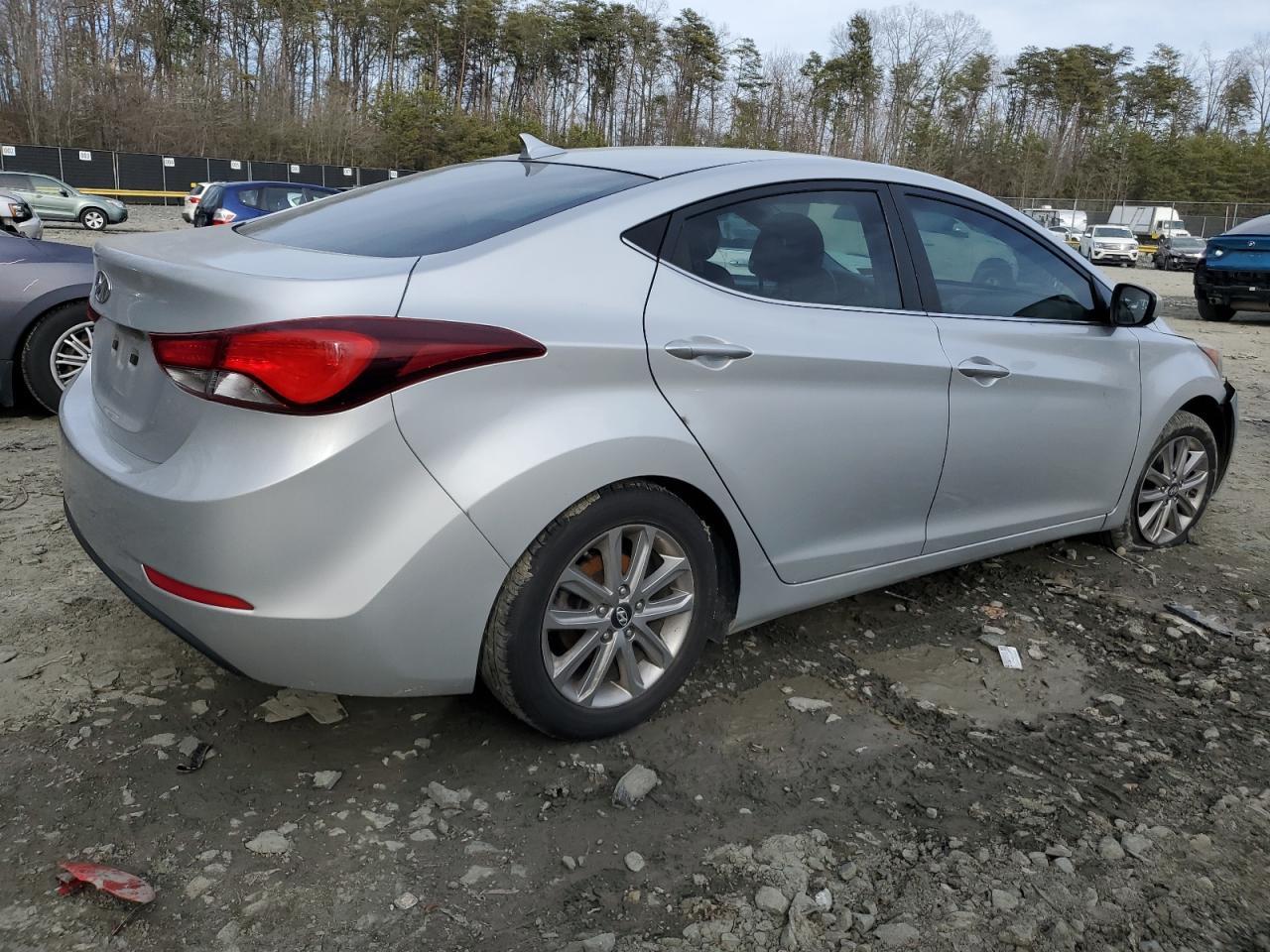 2015 HYUNDAI ELANTRA SE - Image 3