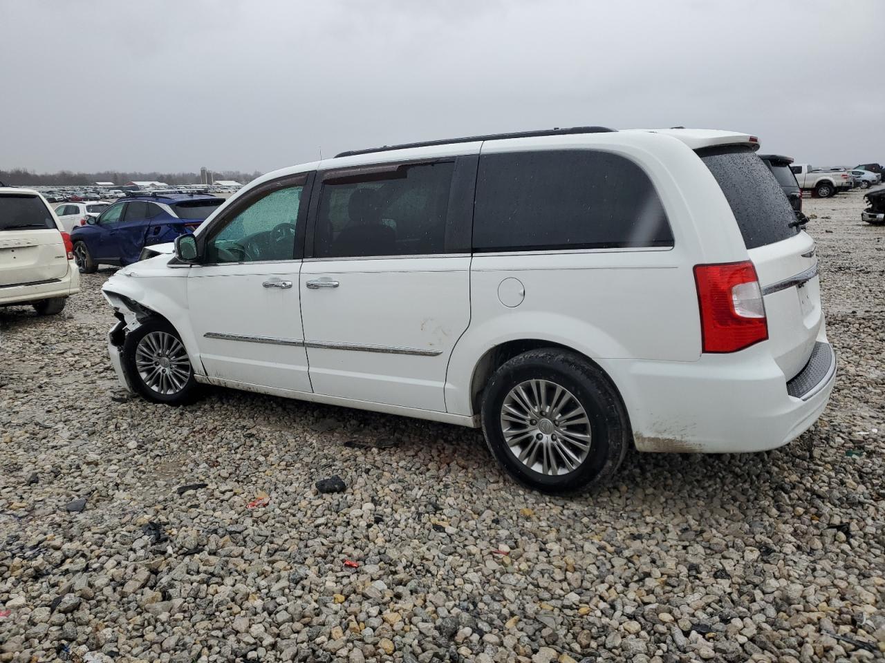 2014 CHRYSLER TOWN & COU - Image 2