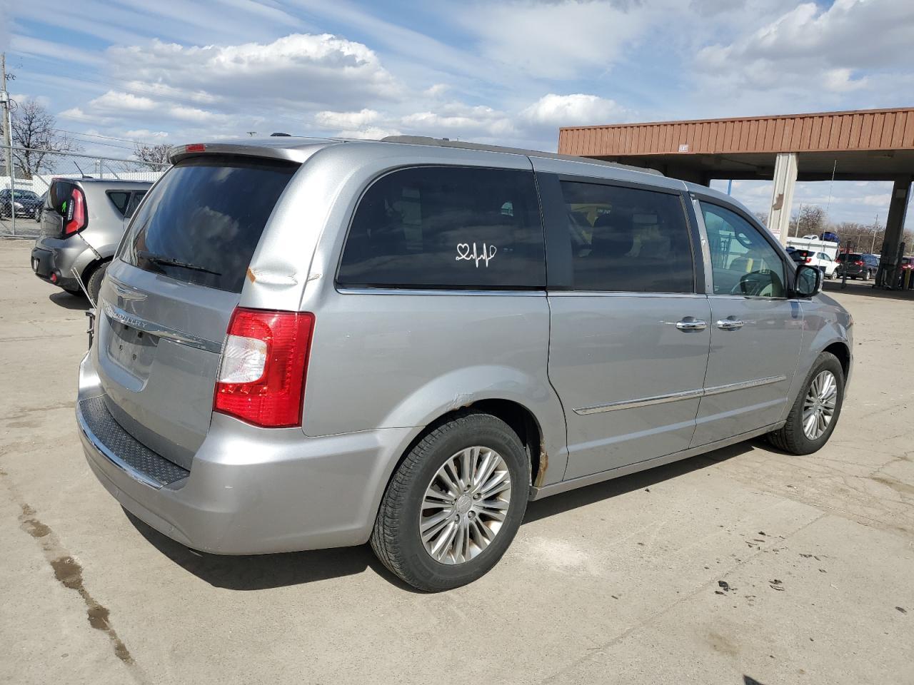 2014 CHRYSLER TOWN & COU - Фото 3