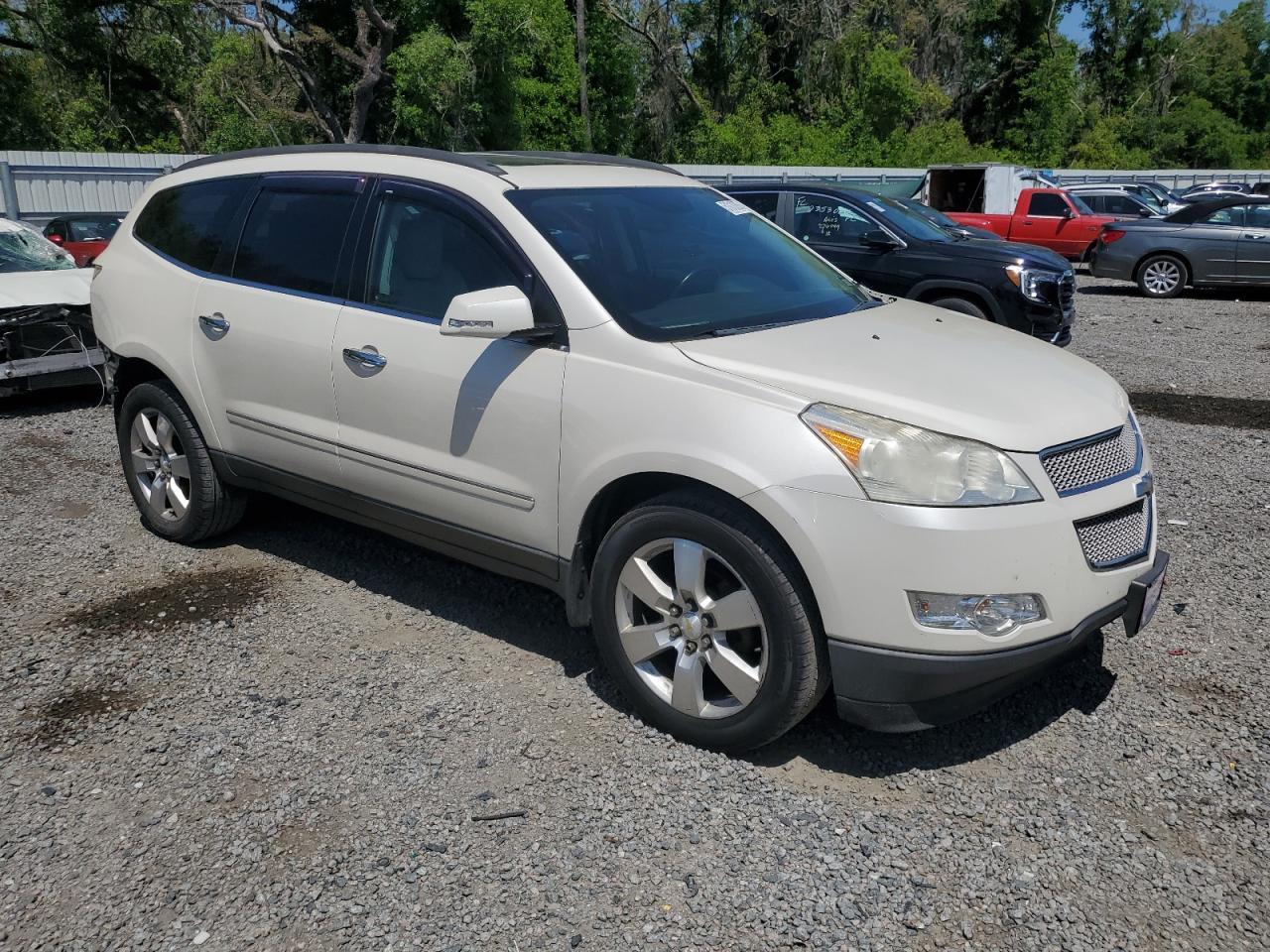 2011 CHEVROLET TRAVERSE L - Image 4