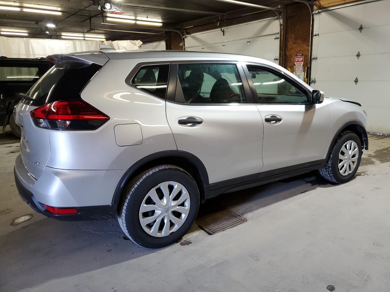 2017 NISSAN ROGUE SV - Image 3