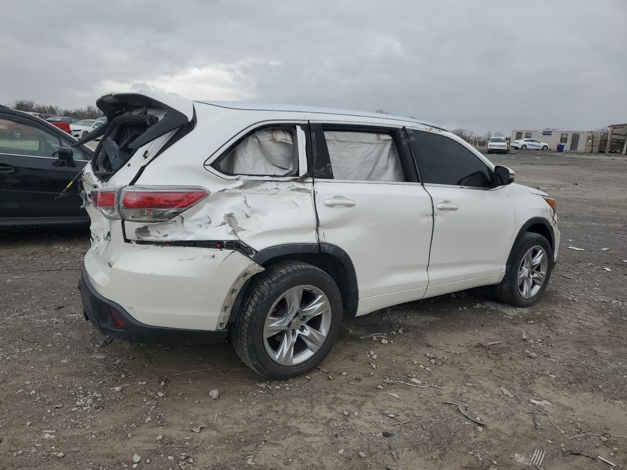2015 TOYOTA HIGHLANDER - Image 3