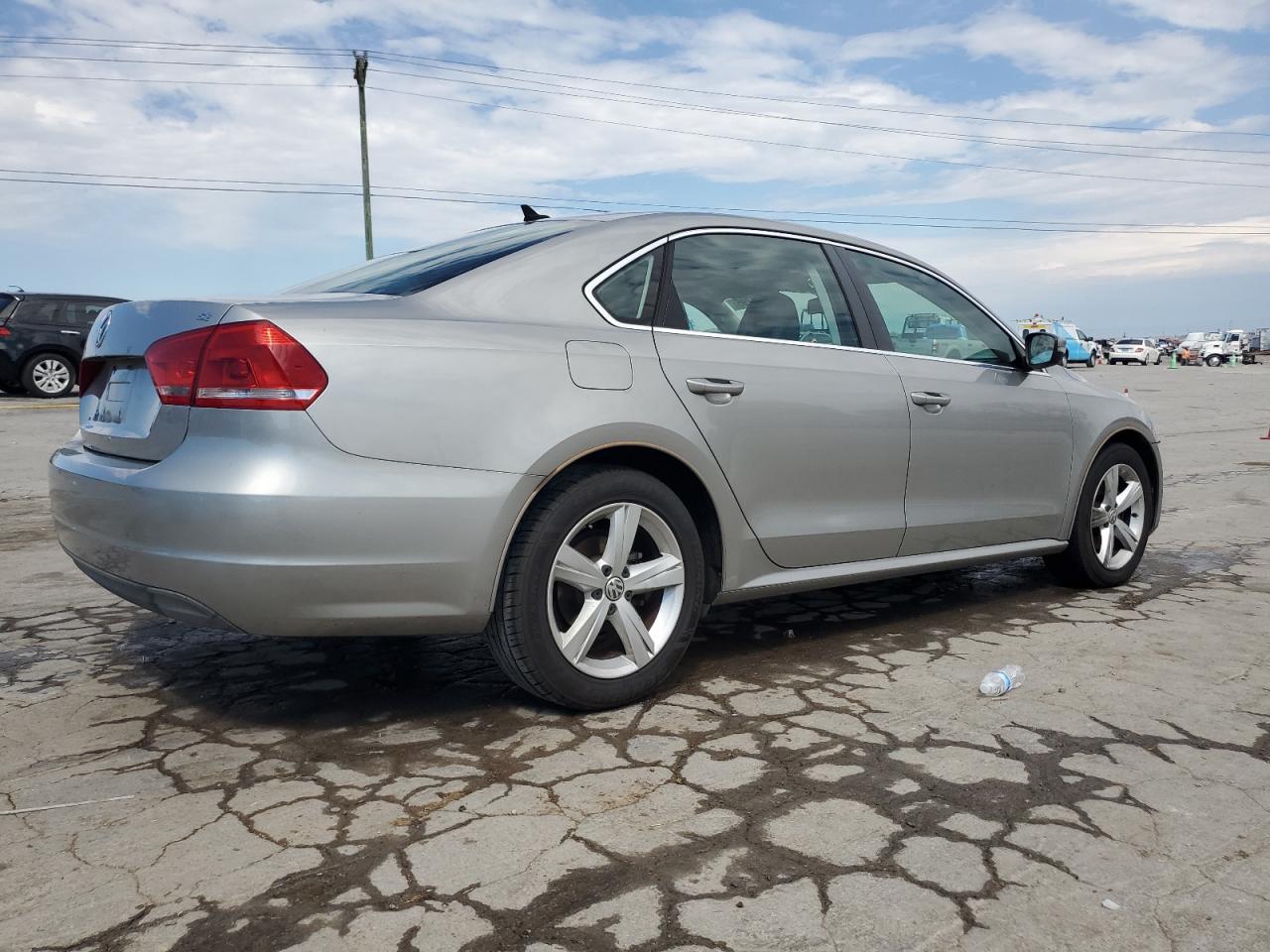 2013 VOLKSWAGEN PASSAT SE - Image 3