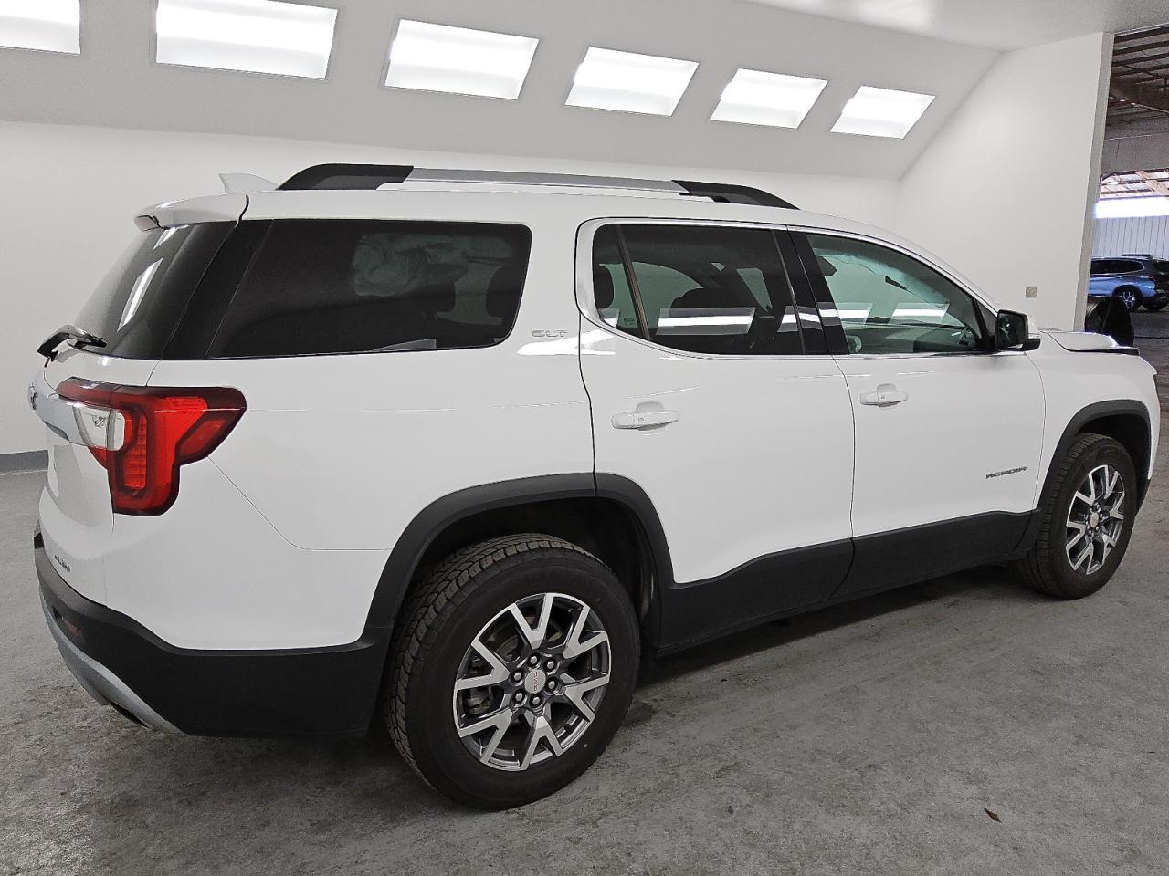 2023 GMC ACADIA SLT - Image 3