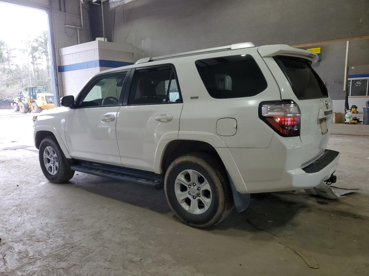 2017 TOYOTA 4RUNNER SR - Image 2