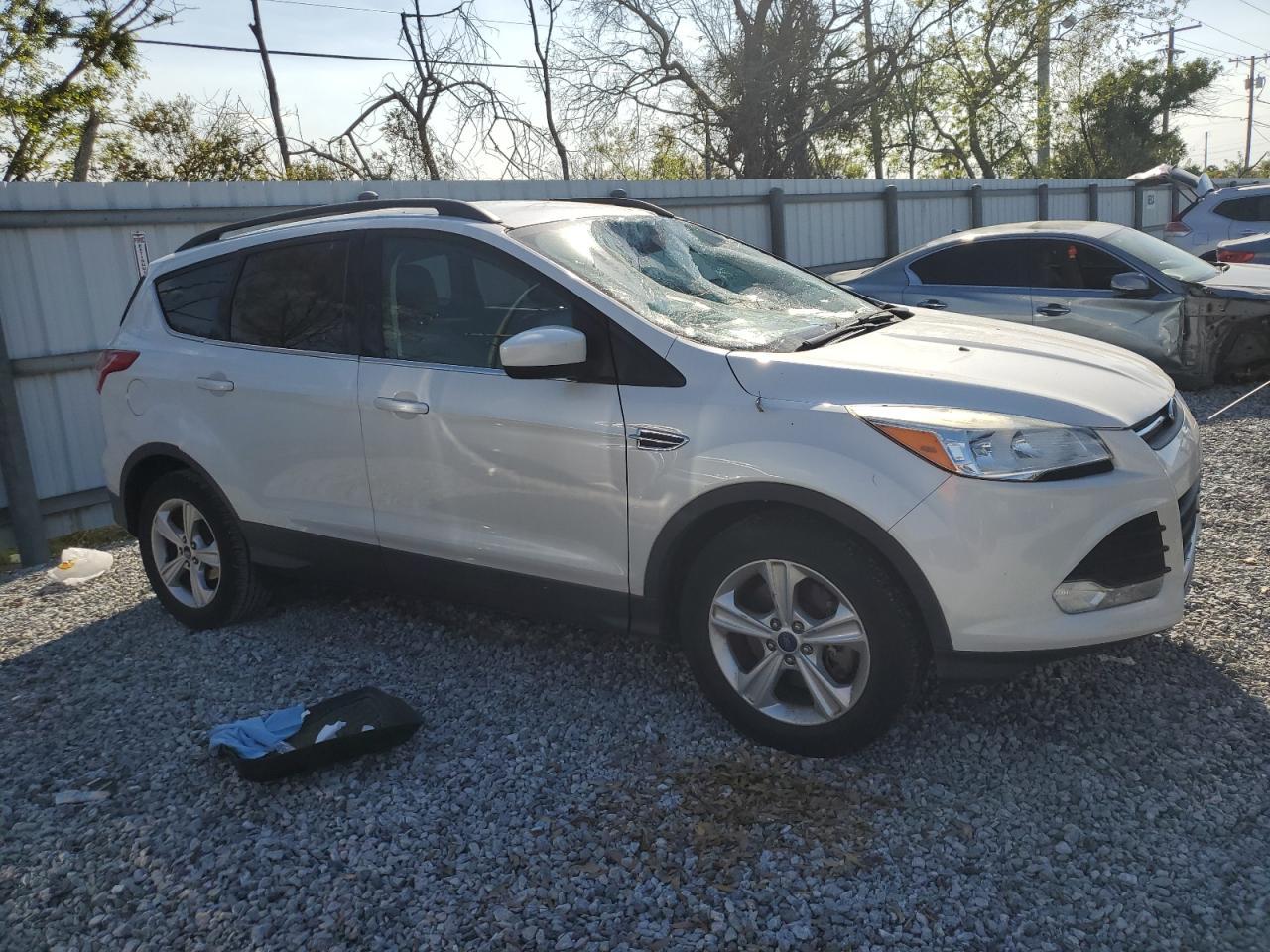 2015 FORD ESCAPE SE - Image 4