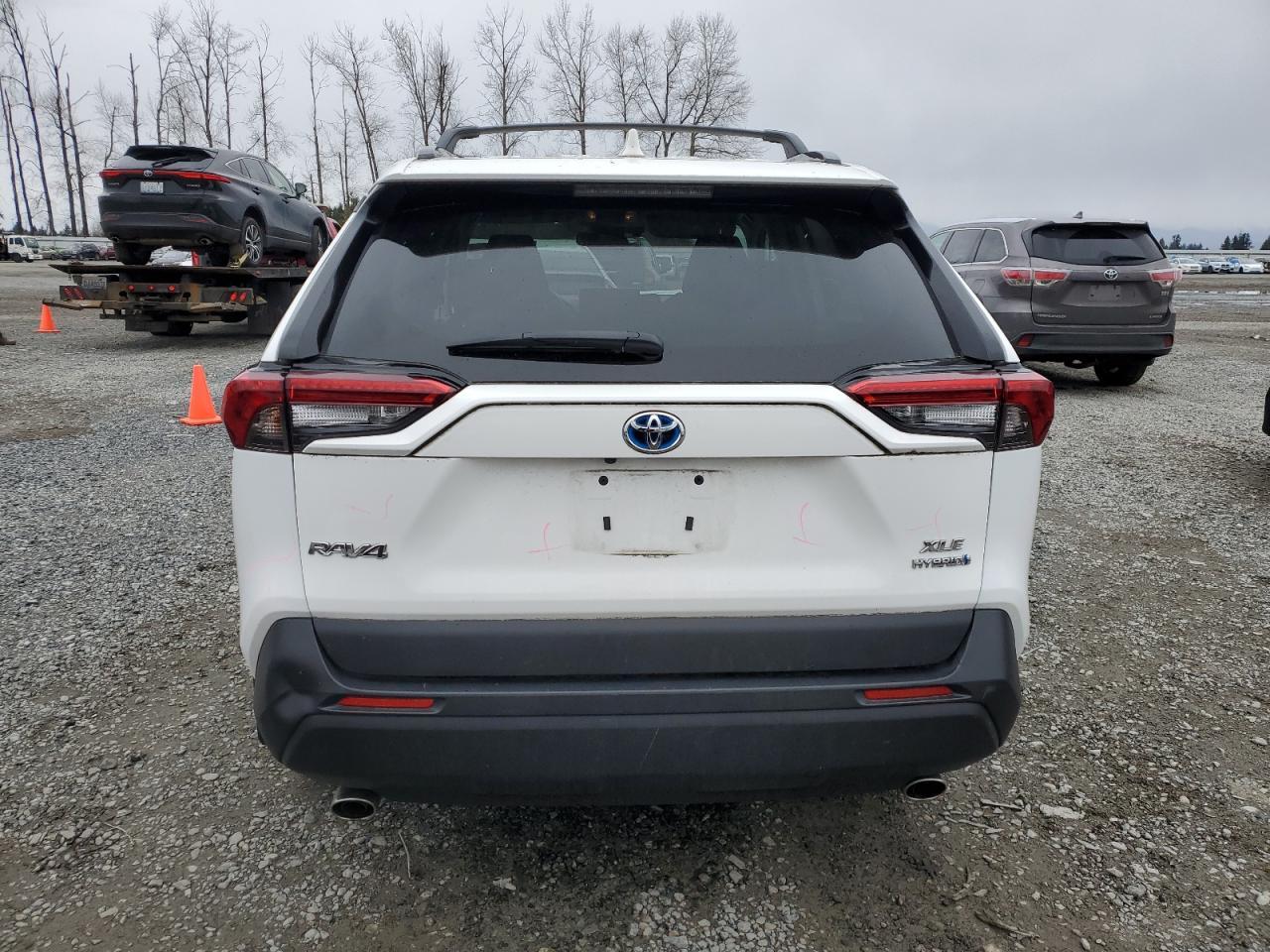 2020 TOYOTA RAV4 XLE - Image 6