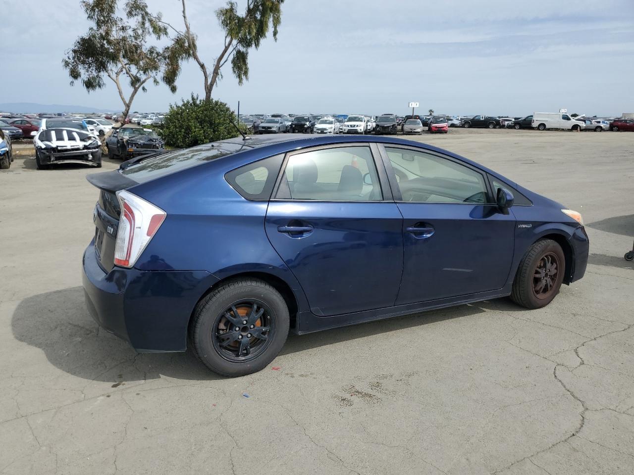 2013 TOYOTA PRIUS - Фото 3