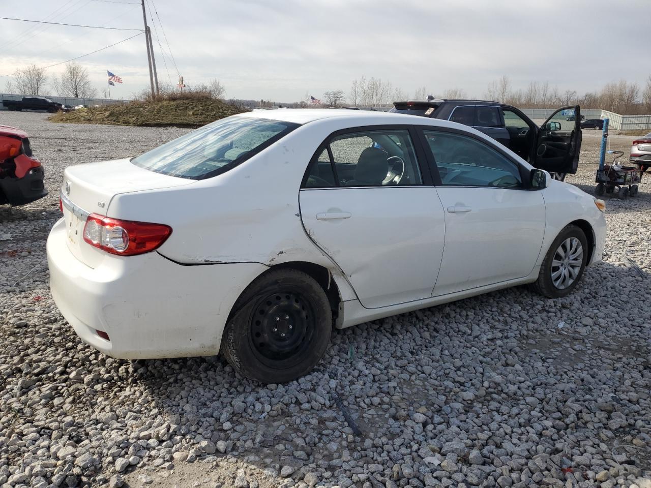 2013 TOYOTA COROLLA BA - Фото 3