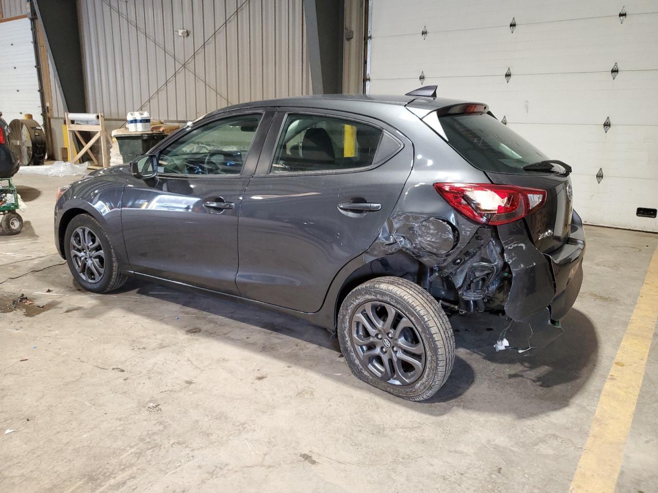 2020 TOYOTA YARIS LE - Фото 2
