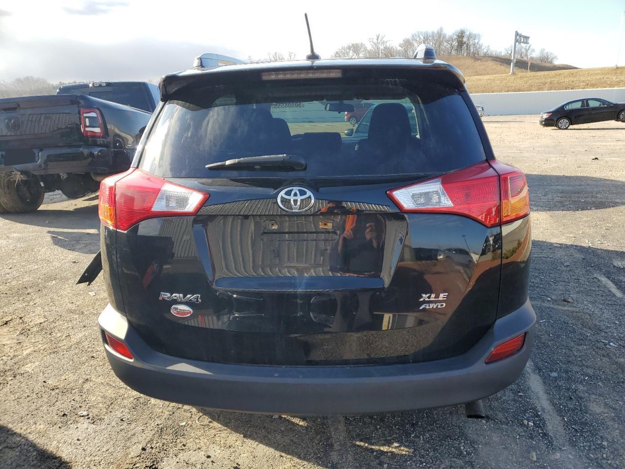 2015 TOYOTA RAV4 XLE - Фото 6