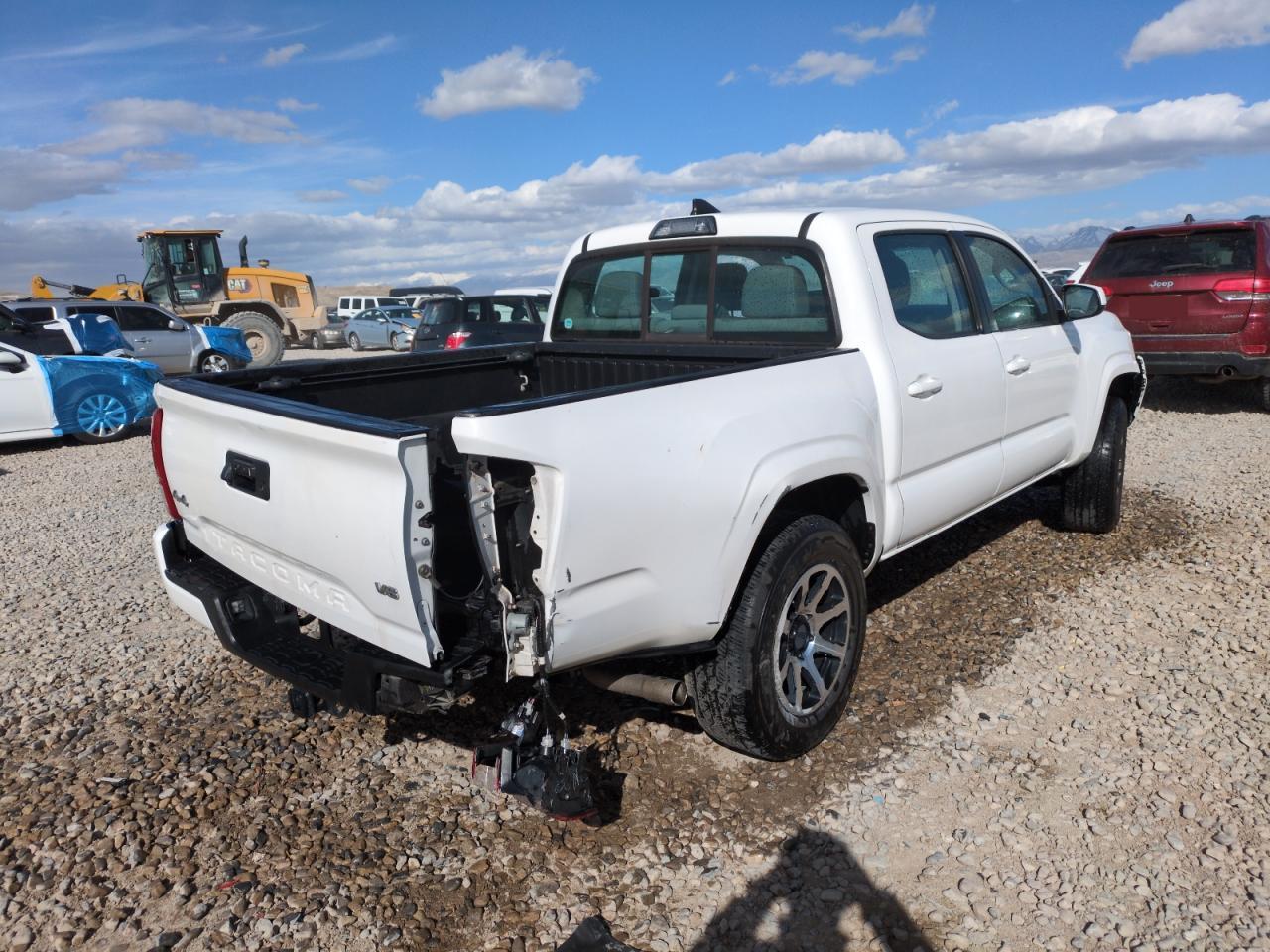2017 TOYOTA TACOMA DOU - Фото 3