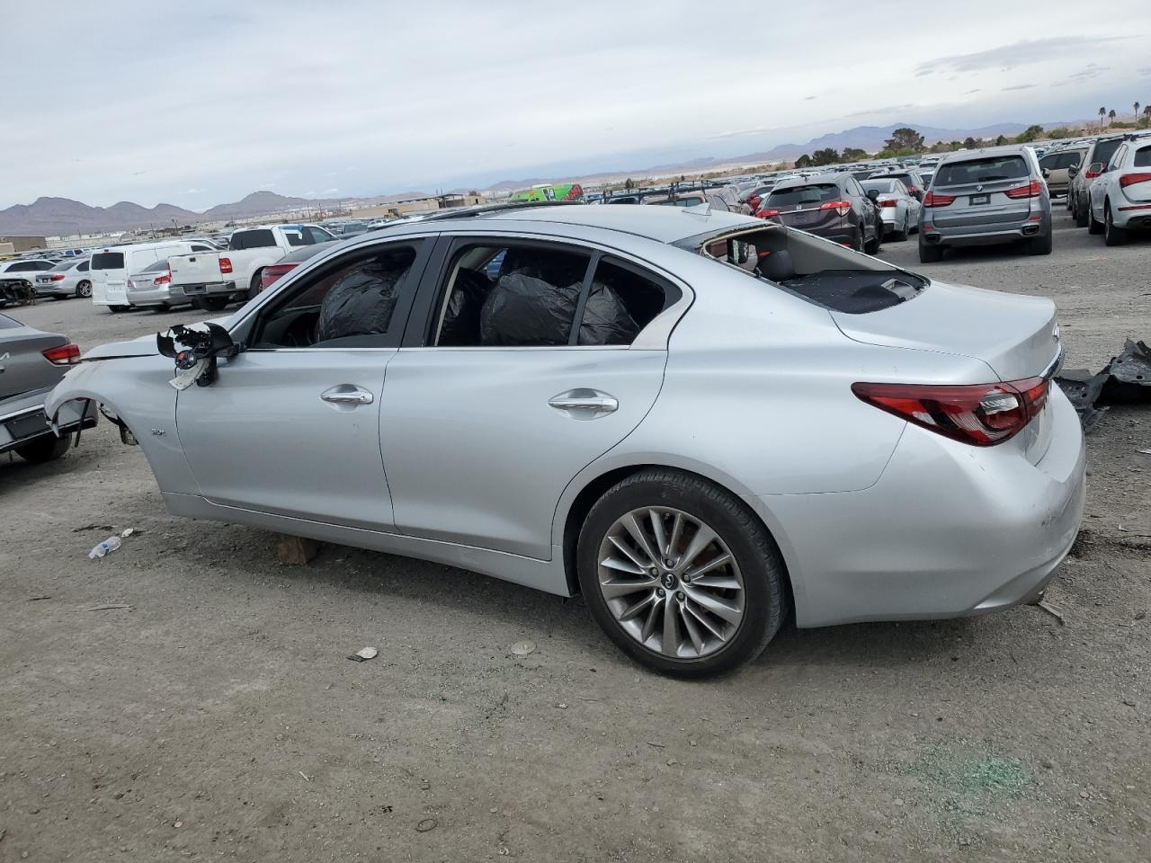 2018 INFINITI Q50 LUXE - Фото 2