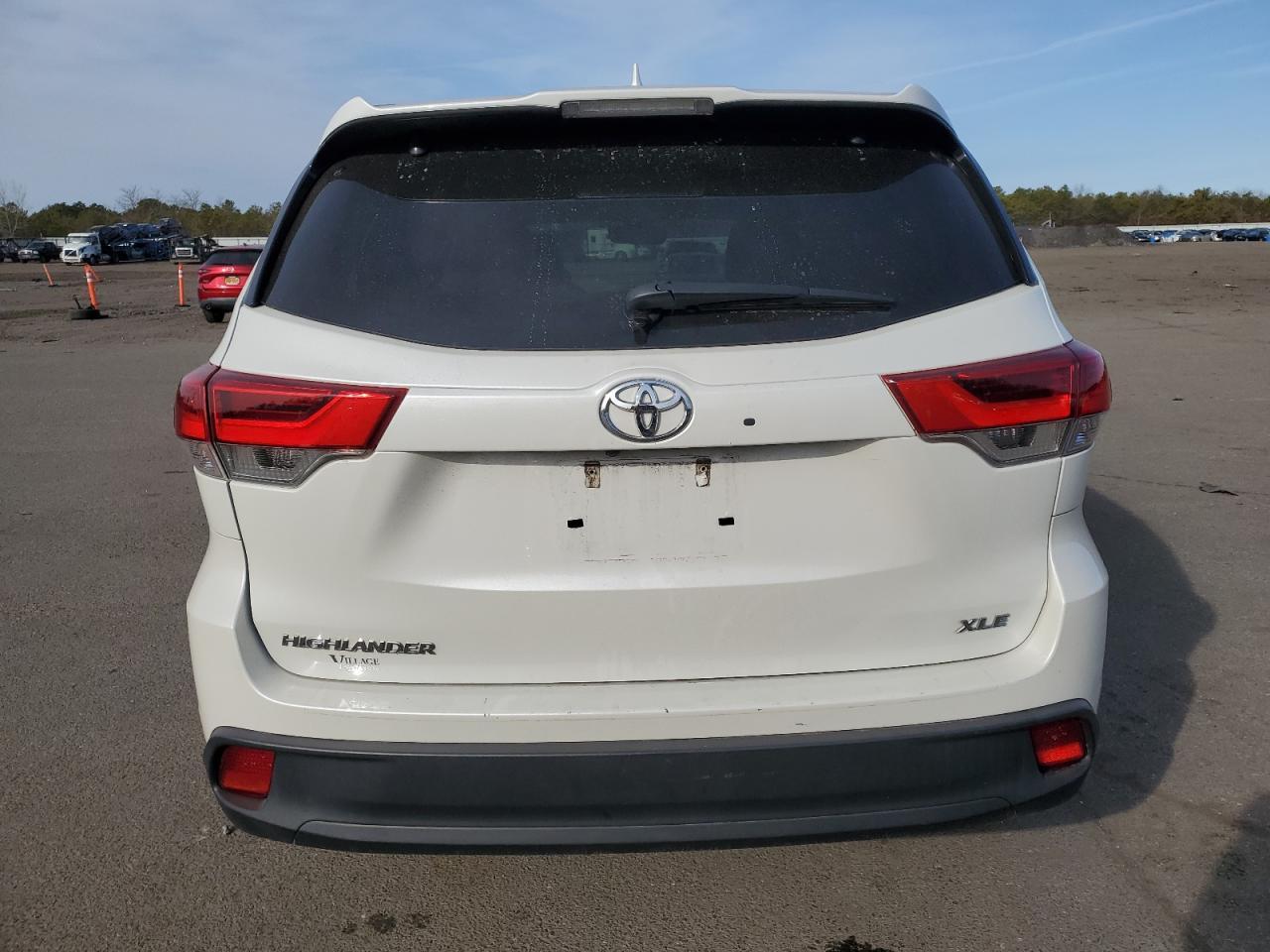 2018 TOYOTA HIGHLANDER - Image 6
